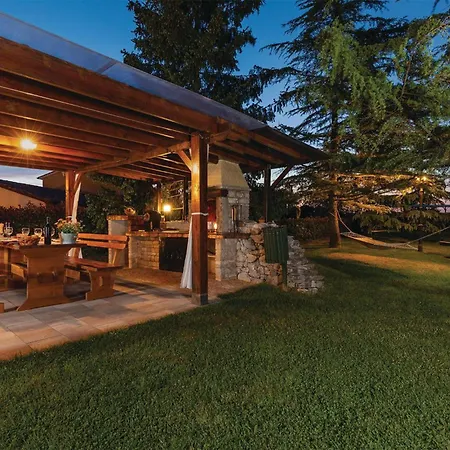 בית נופש Heki Cr *