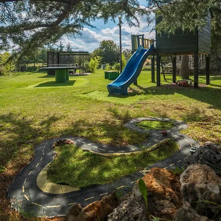 בית נופש Heki Cr פאזין